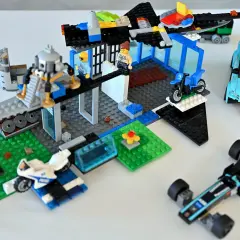 Z klocków Lego można zbudować posterunek policji z helikopterem, radiowozem Jaguar, motocyklem i bolidem.