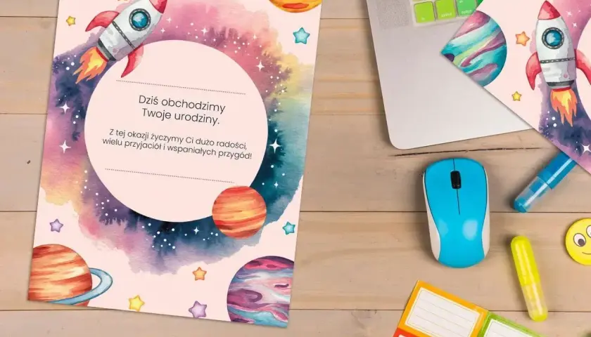 Kosmiczne dyplomy do druku z rakietami i planetami. Idealne na urodziny małego odkrywcy kosmosu.